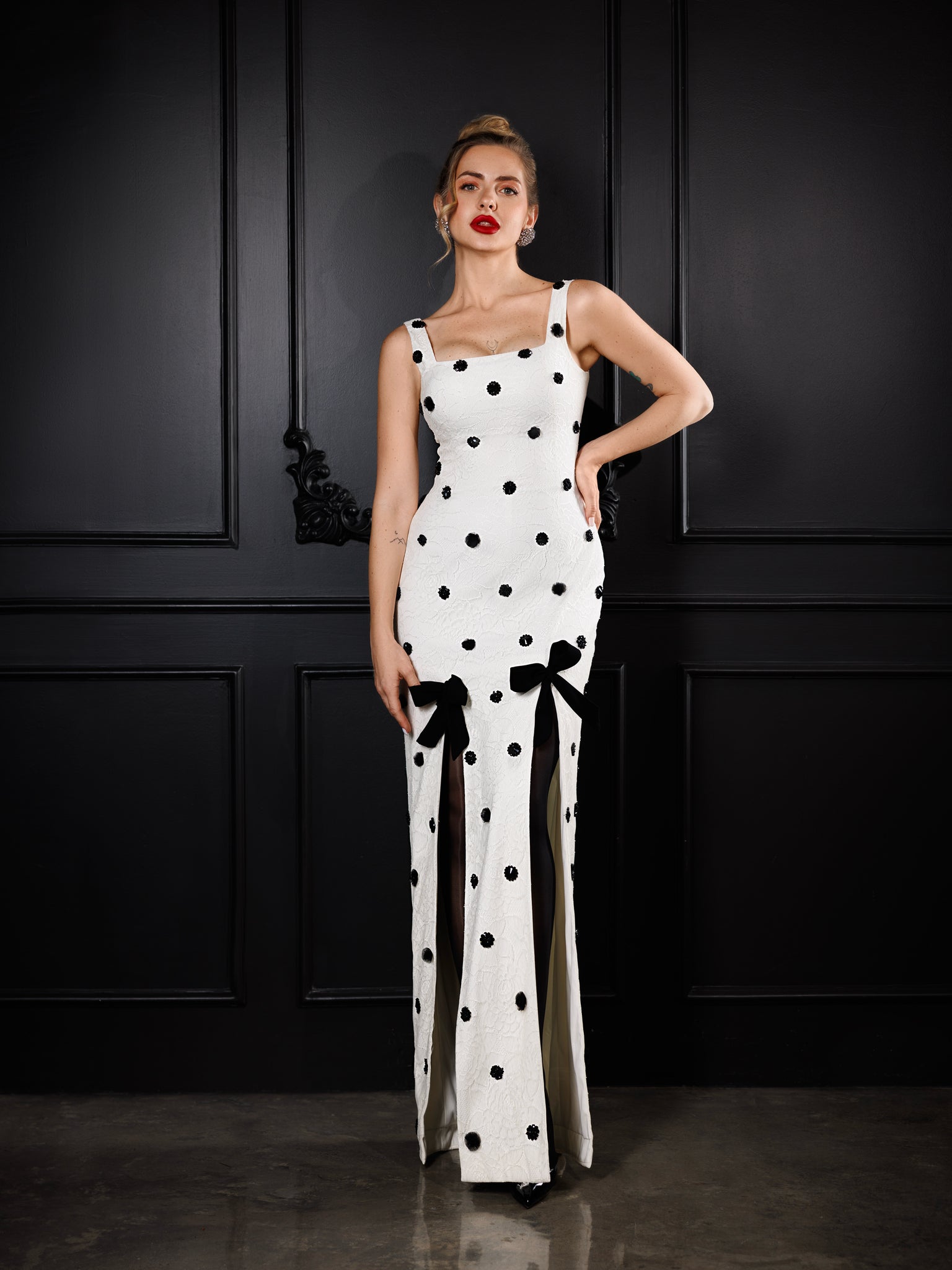 فستان دانتيل منقط